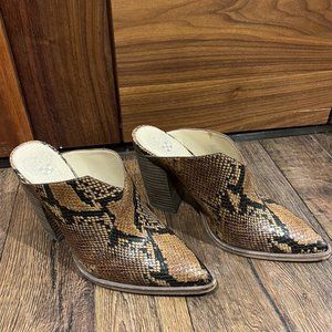 Vince Camuto Crissidy Mule Snakeprint Womens size 9